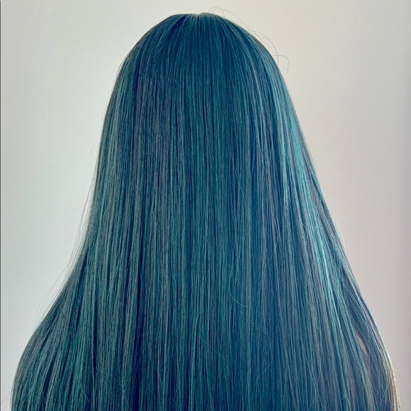 “Put On & Go” Black & Green Synthetic Wig with Bangs - Picture 6 of 7